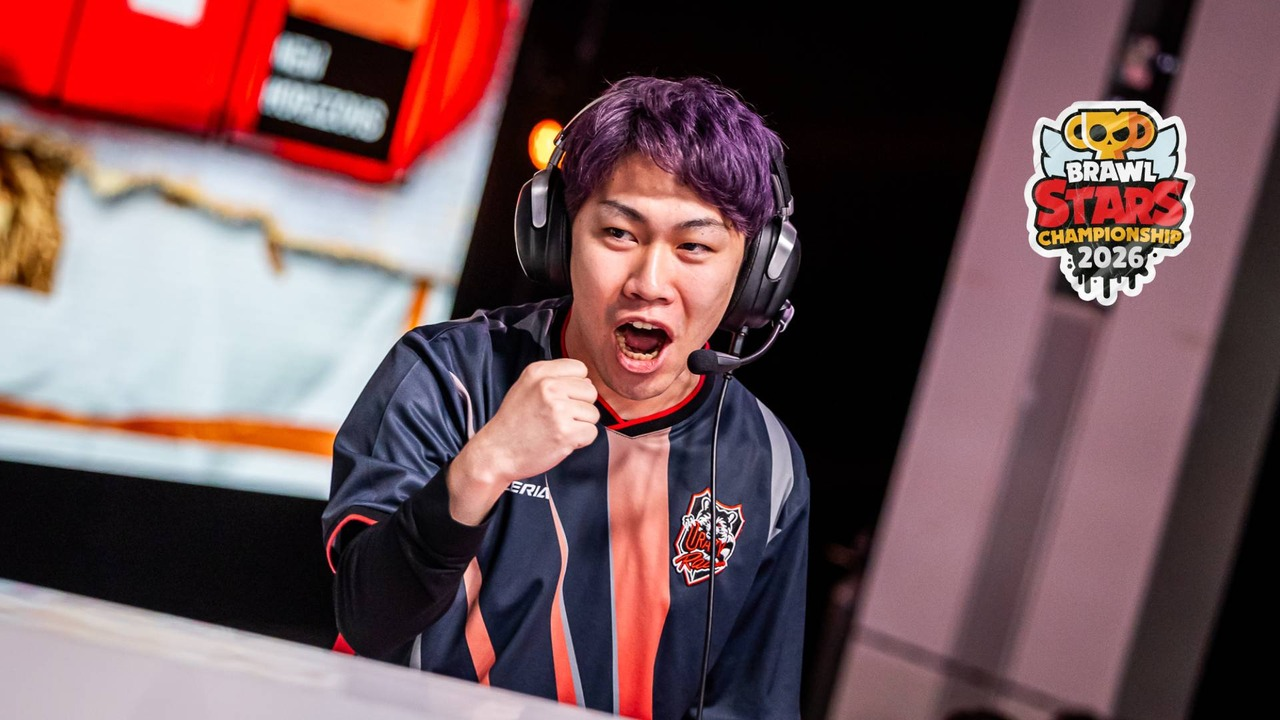 A Brawl Stars player celebrates at a tournament station