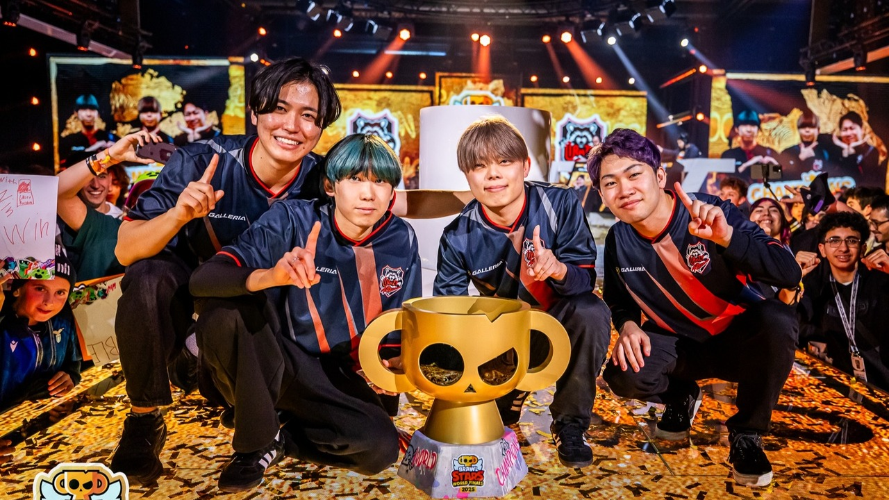 Crazy Raccoon players celebrate with the Brawl Stars World Finals trophy