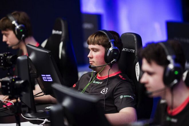 B8 Esports Counter-Strike players at their stations
