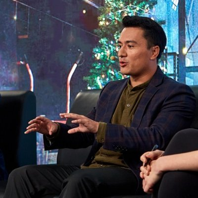 Mauisnake on a Counter-Strike analyst desk