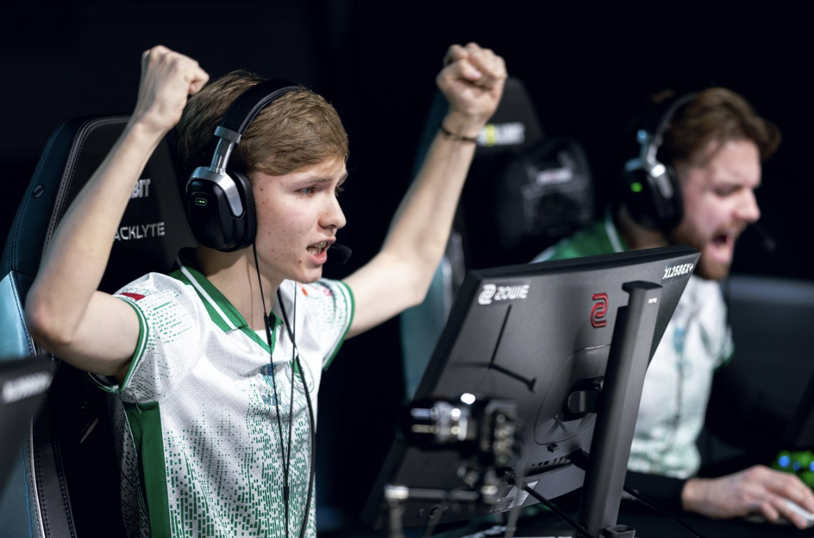 m0NESY cs