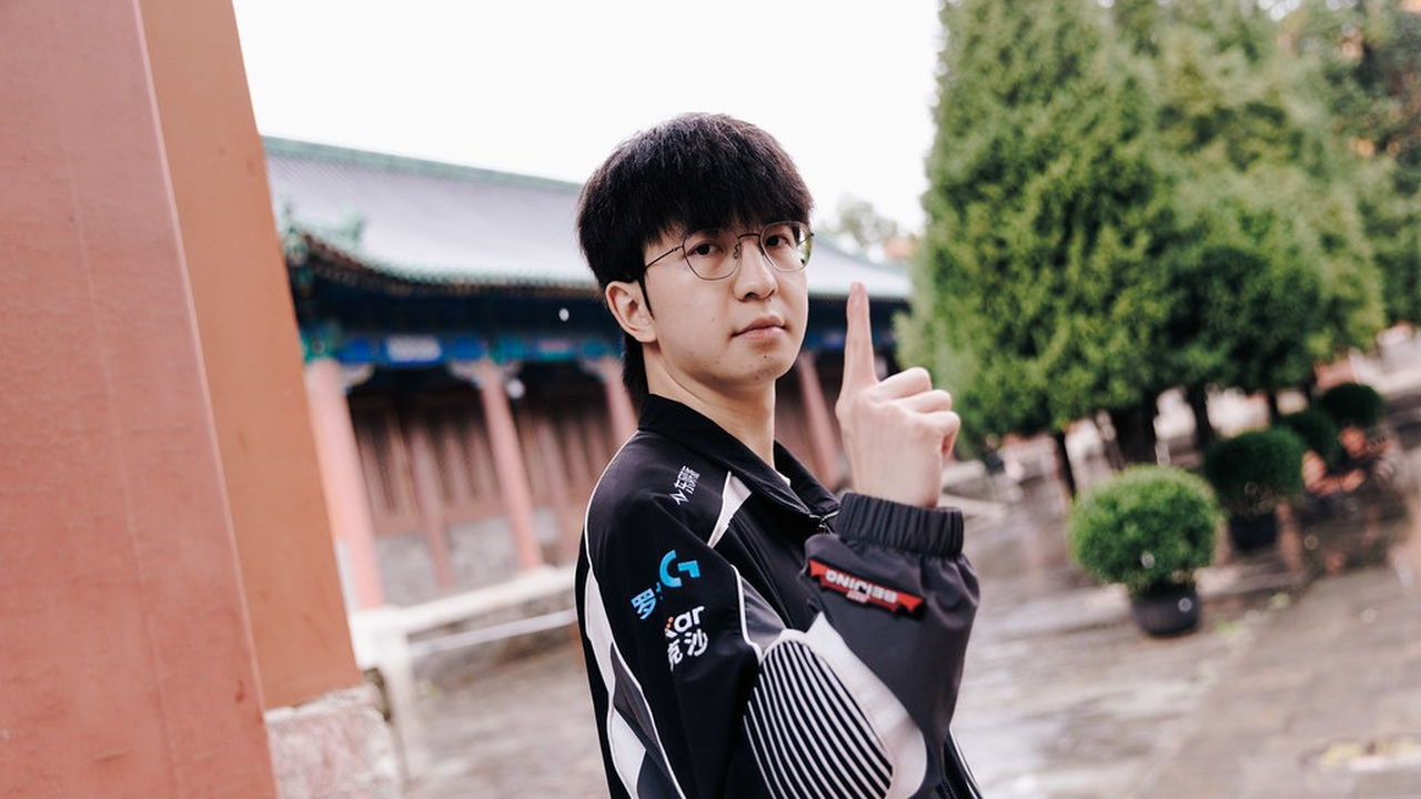 A Bilibili Gaming player sits at his station before a game