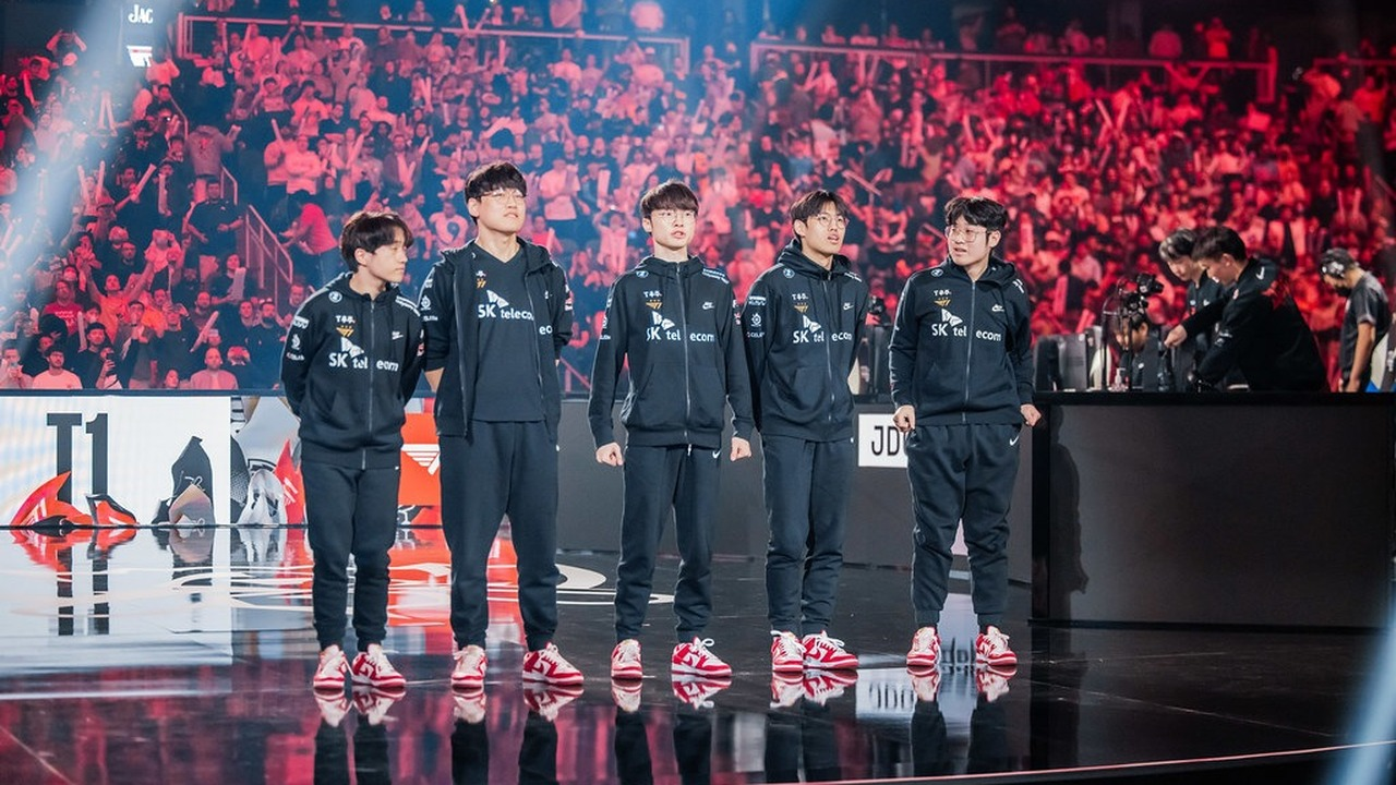 JD Gaming players stand together on stage