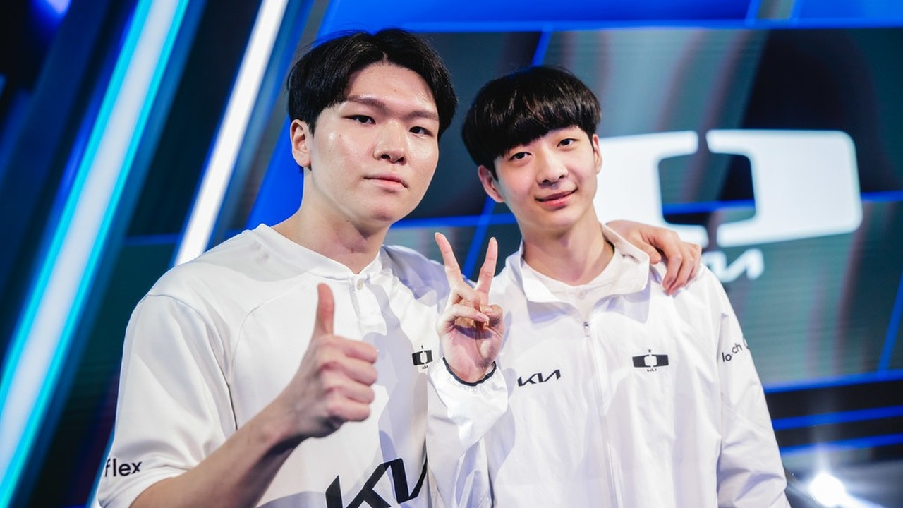 Two Dplus KIA players stand together at a League of Legends event