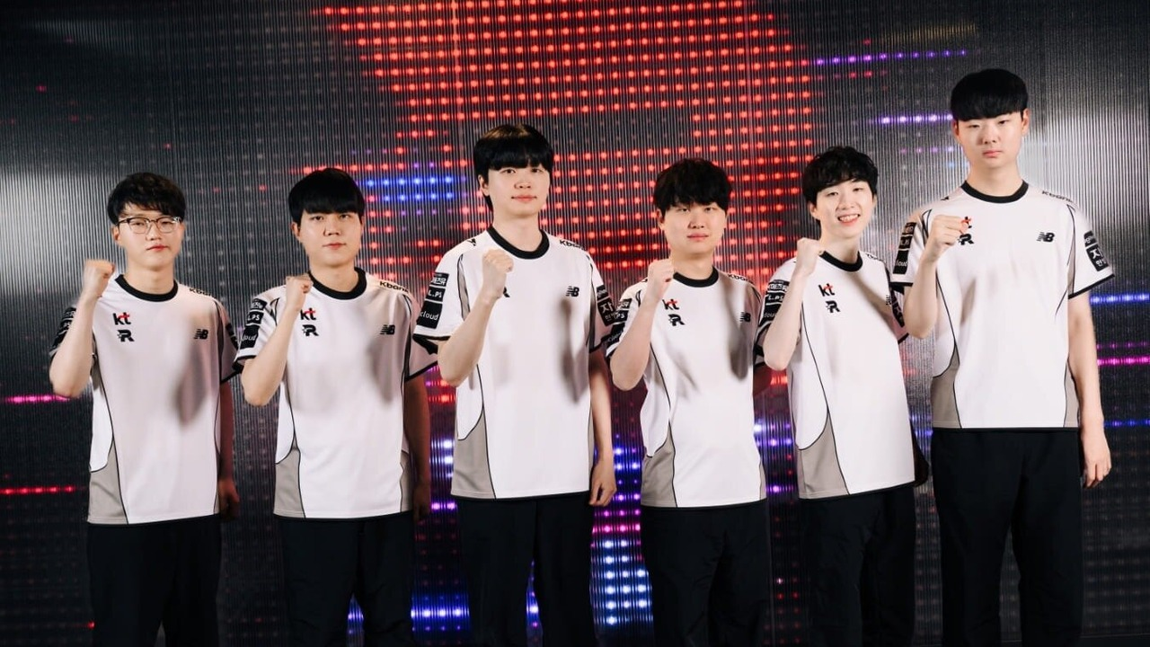 KT Rolster League of Legends players pose together
