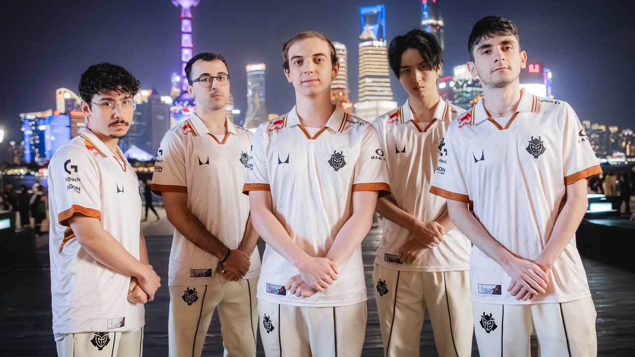 G2 Esports League of Legends players pose together