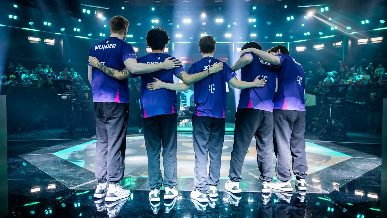 SK Gaming League of Legends players stand together on stage