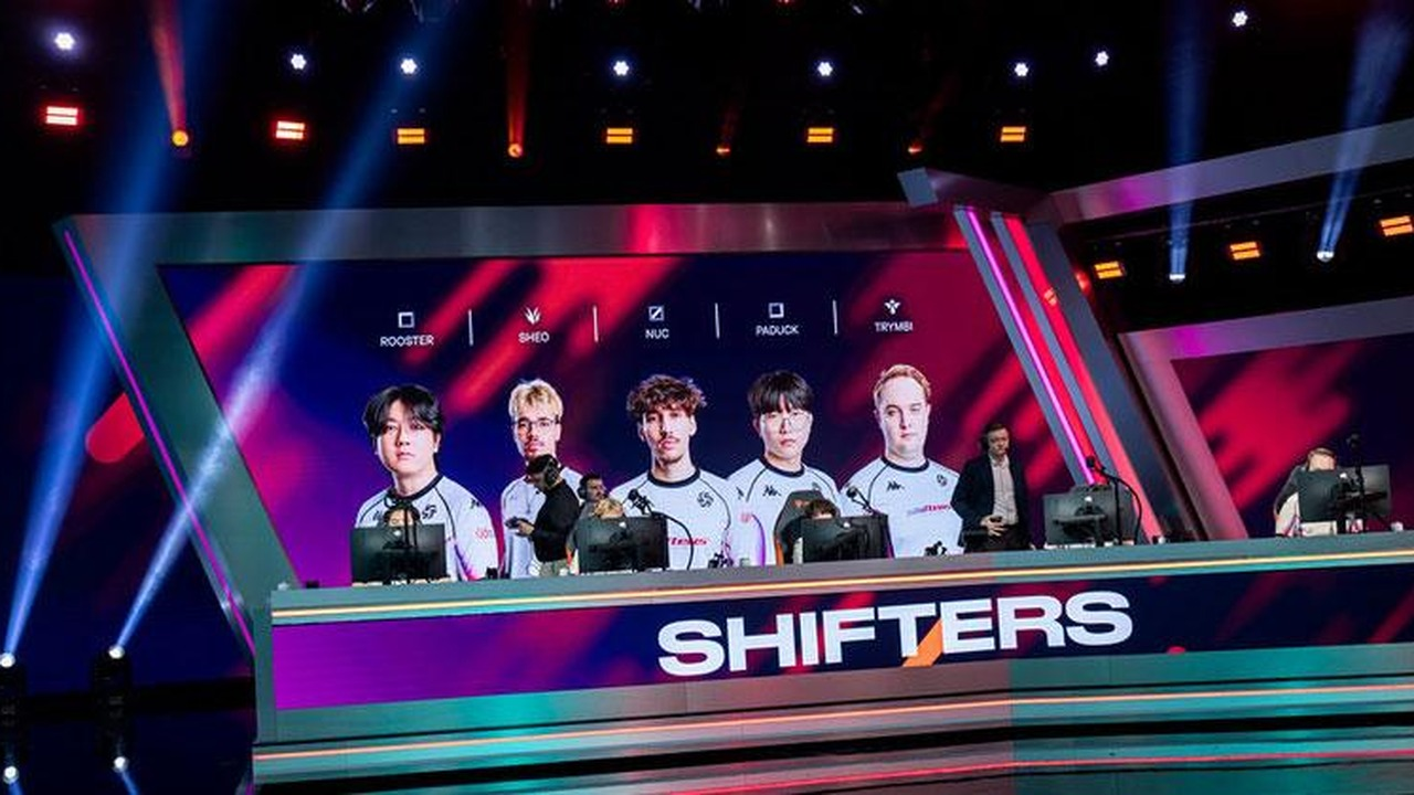 Shifters League of Legends players stand on stage