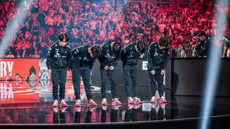 JD Gaming beat EDward Gaming 2-0; the player GALA recorded sixteen kills