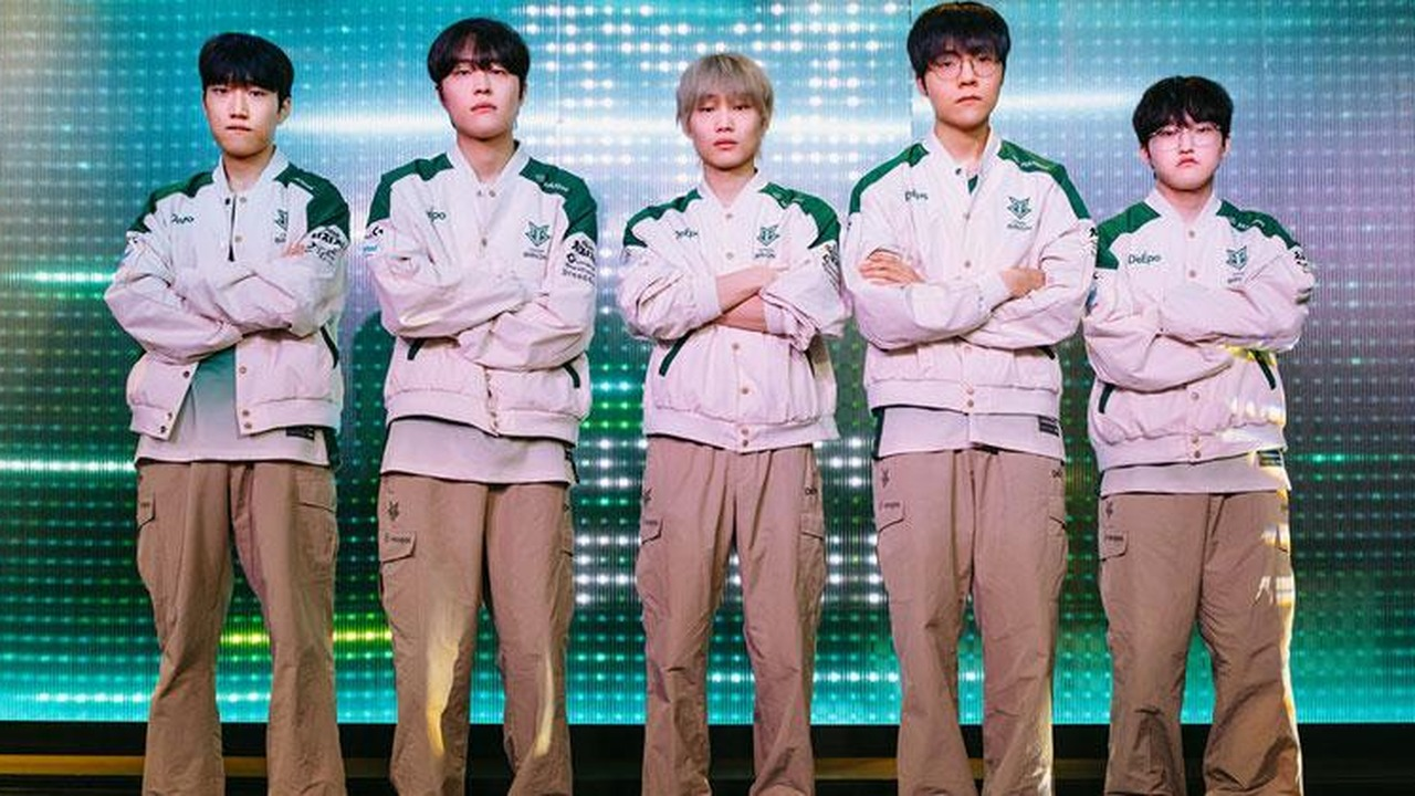 Five HANJIN BRION players stand together on stage