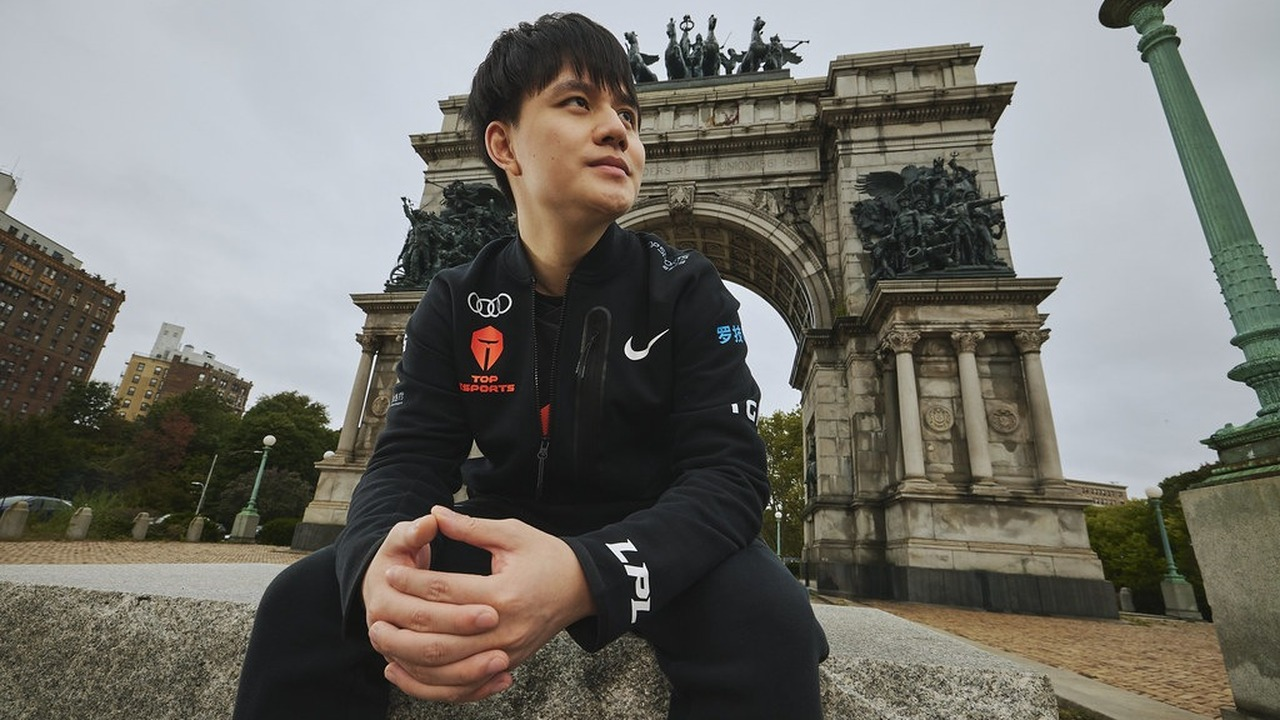 Top Esports players stand together on a tournament stage