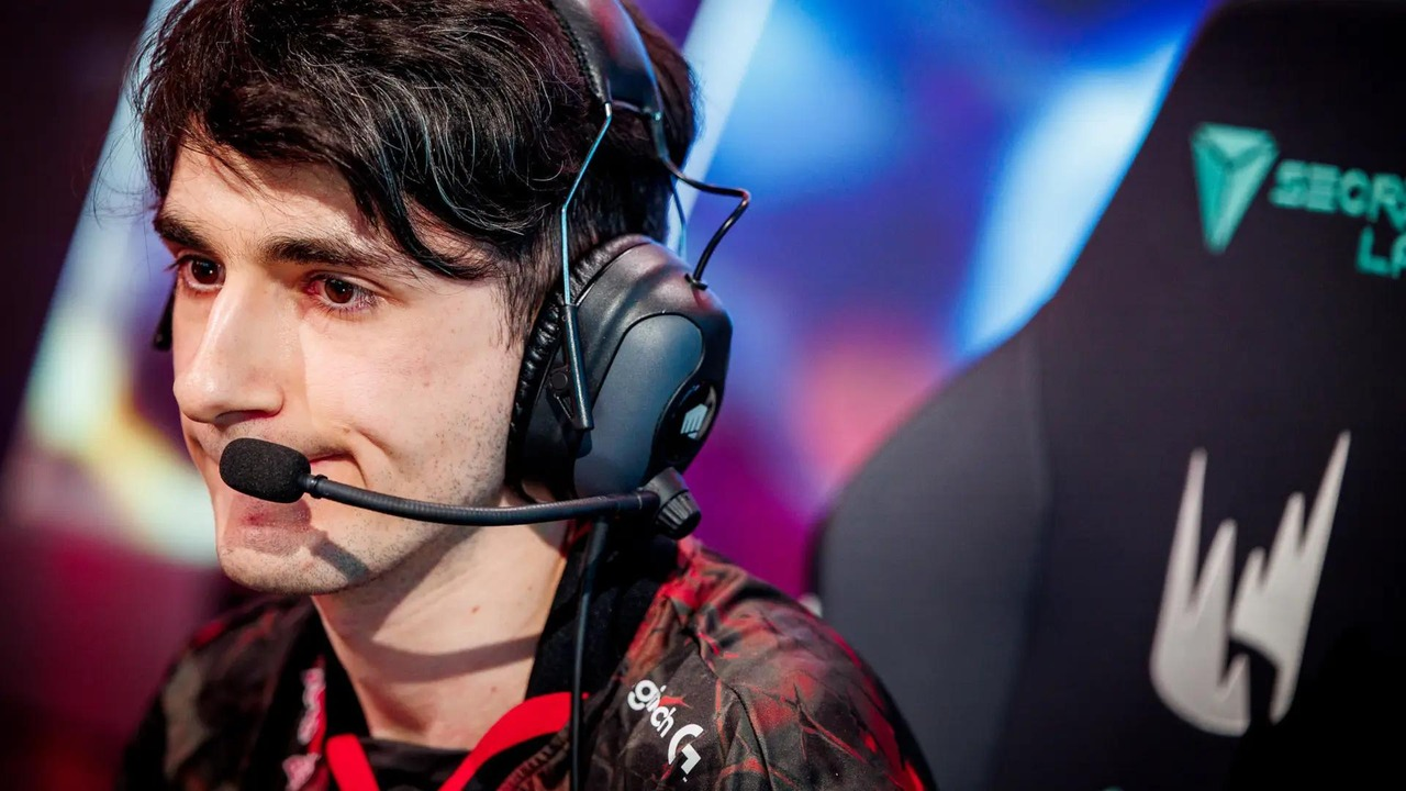 Labrov wears a black G2 Esports jersey