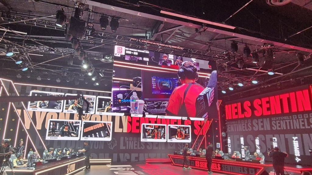 Sentinels beat FlyQuest 2-0 in the LCS