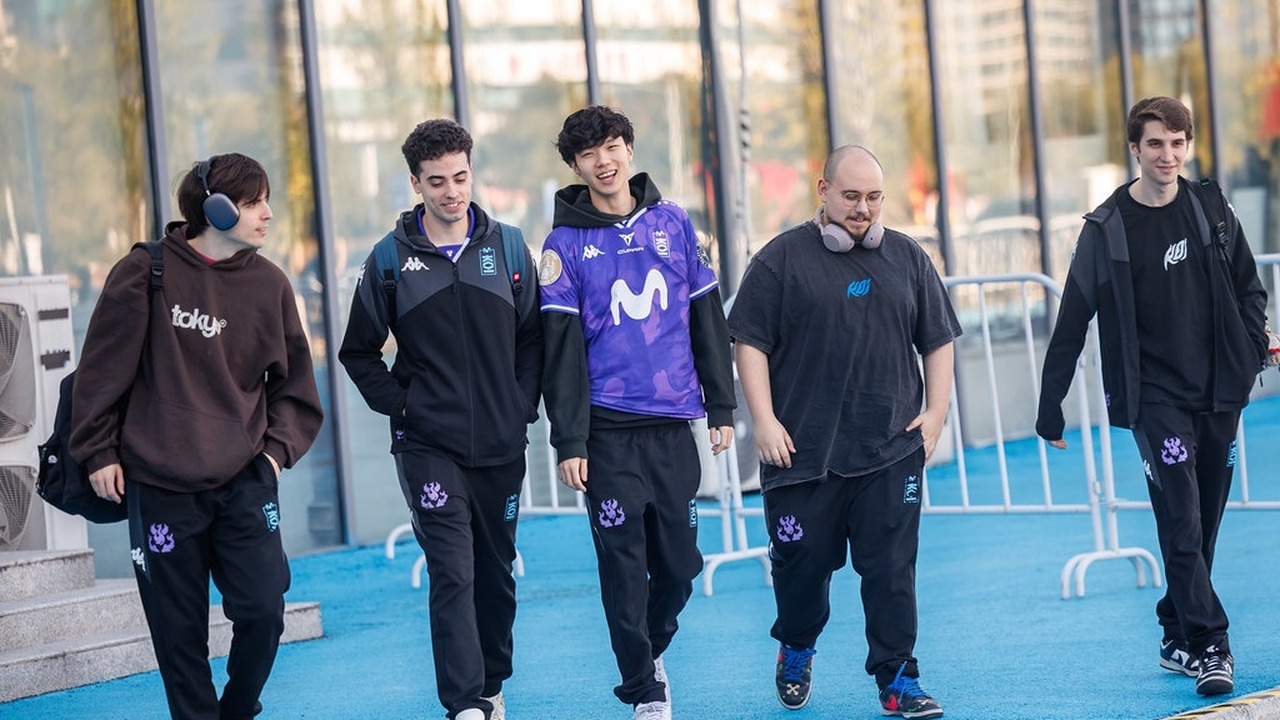 Movistar KOI players walk together at an esports event