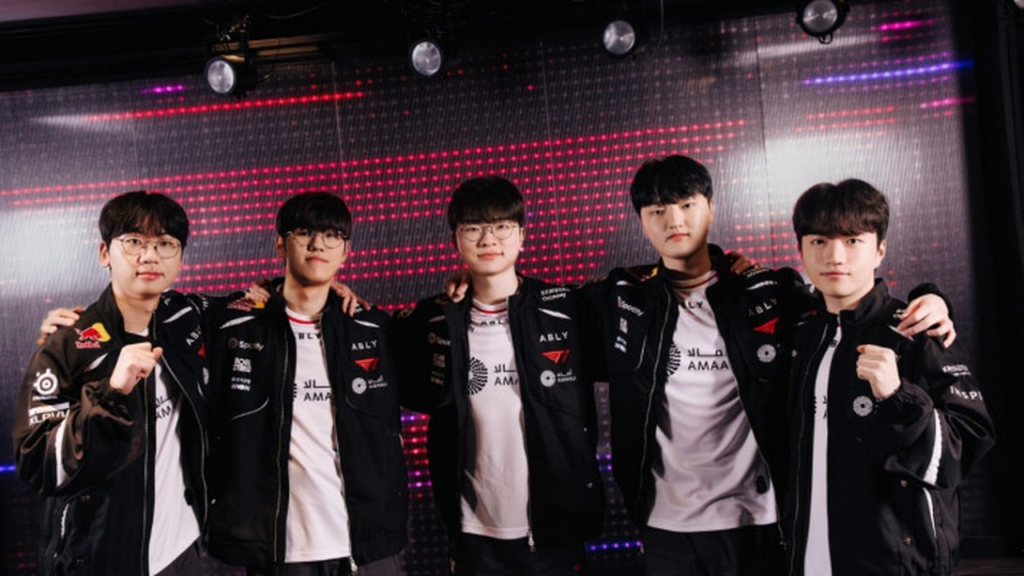 В групповом этапе LCK Legends команда T1 обыграла Dplus KIA со счетом 2:0.