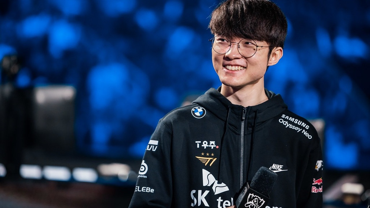 A JD Gaming player smiles in team clothing