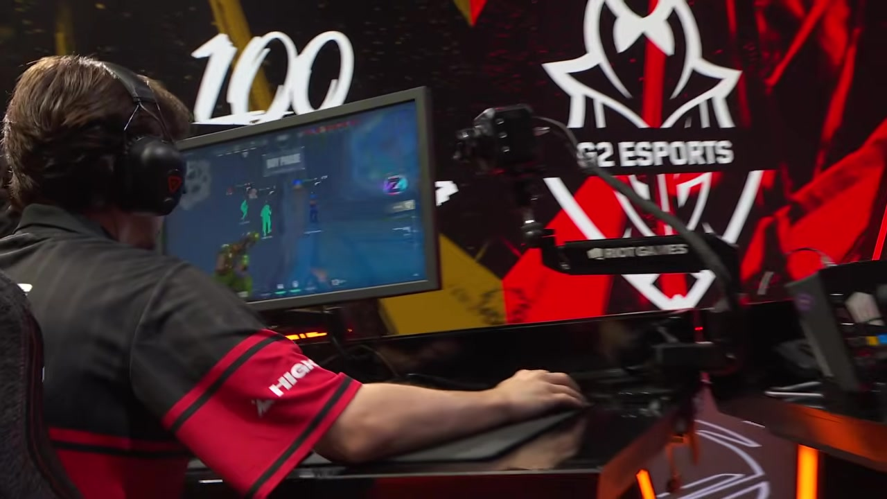 100 Thieves player at a match station