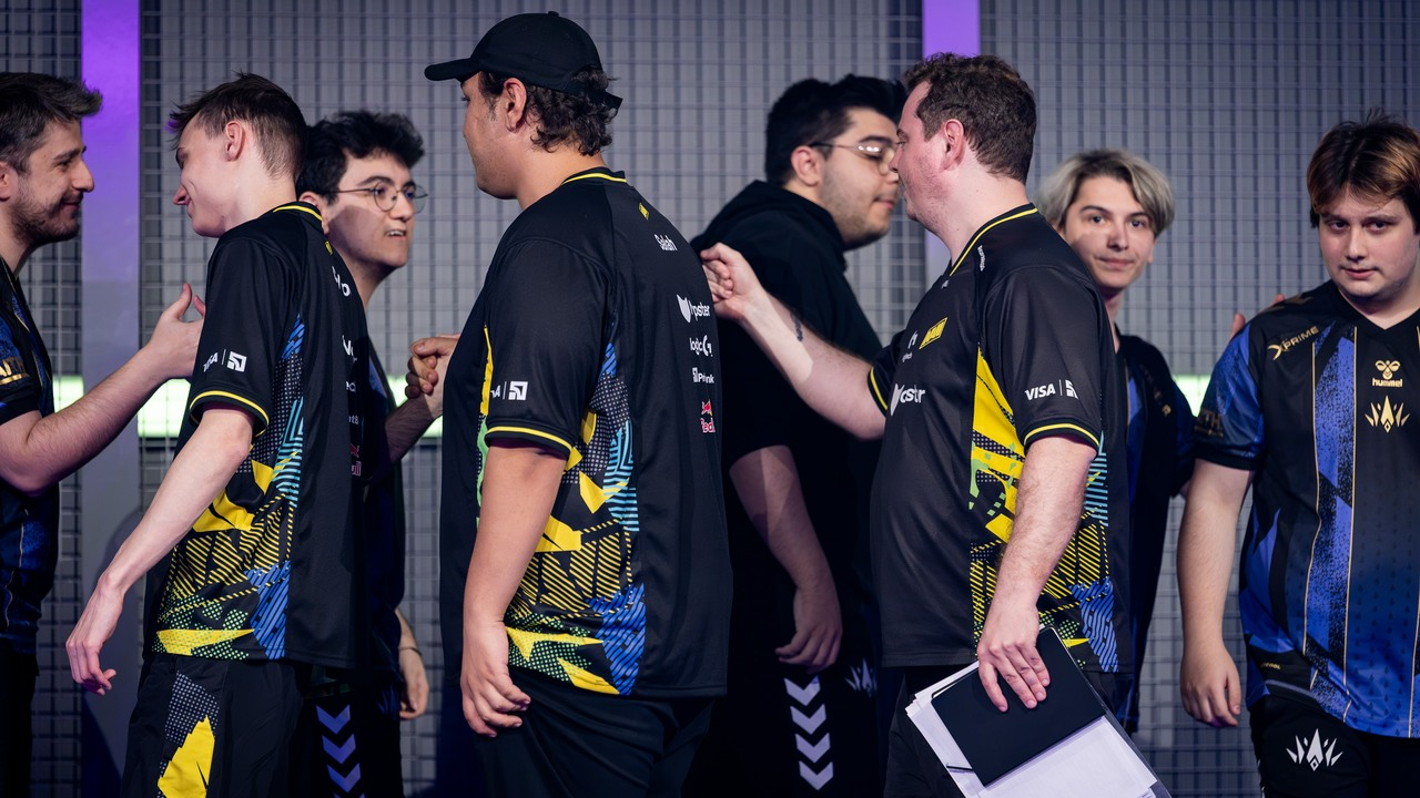 Игроки BBL Esports и NAVI обменялись рукопожатиями после матча в рамках VCT EMEA.