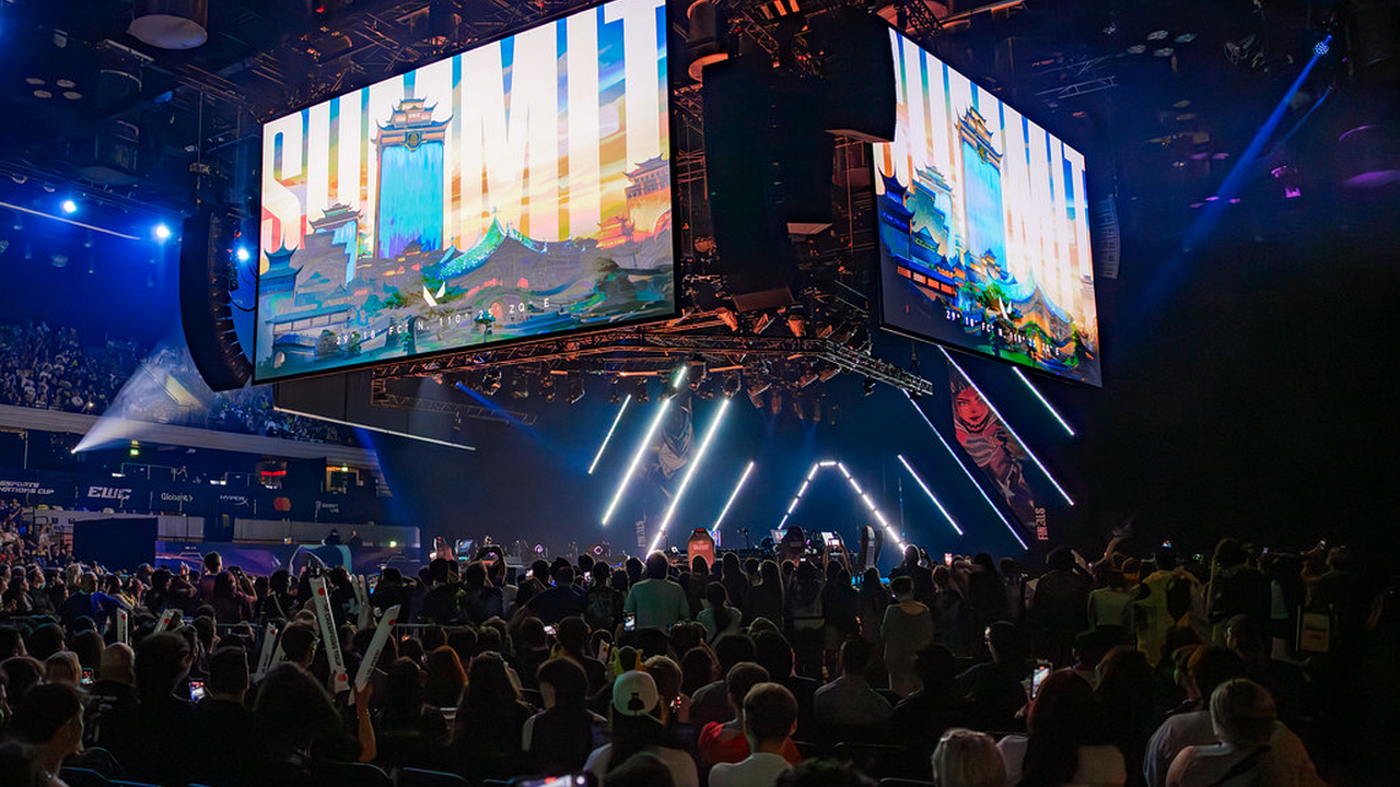 BBL's EDward Gaming Win Makes Group A More Than a 100 Thieves Route