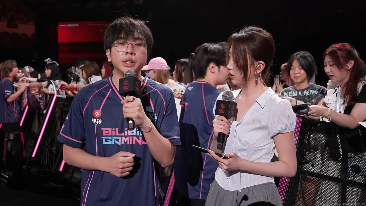 A Bilibili Gaming player speaks after the current VCT China match