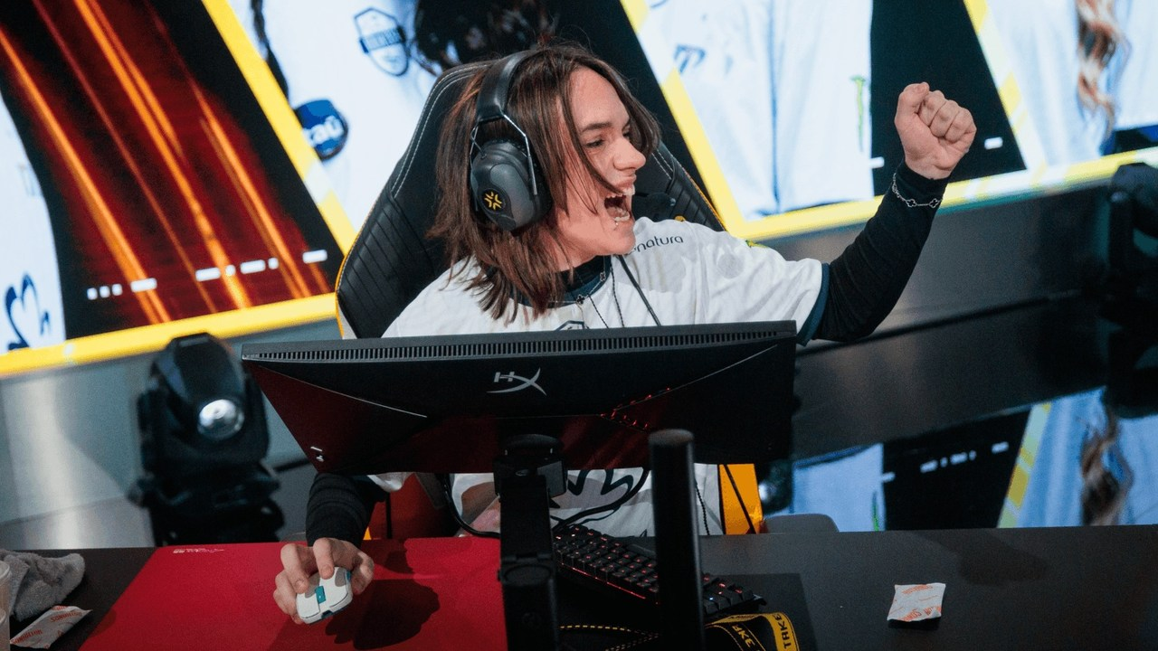 The player known as winter appears in Evil Geniuses Valorant clothing