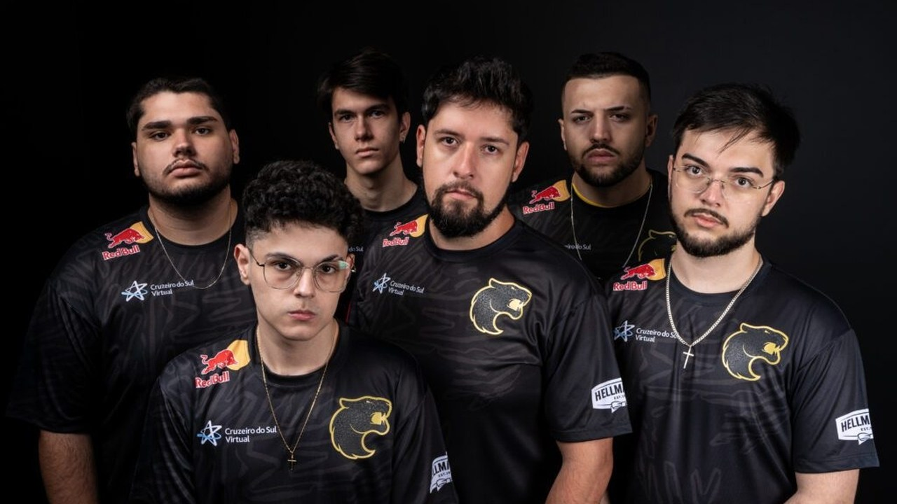 FURIA Academy Valorant players stand together in team shirts