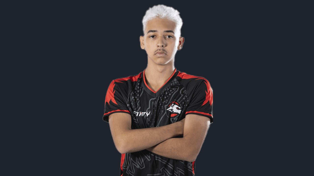 Bruxo wears a FURIA Academy Valorant shirt