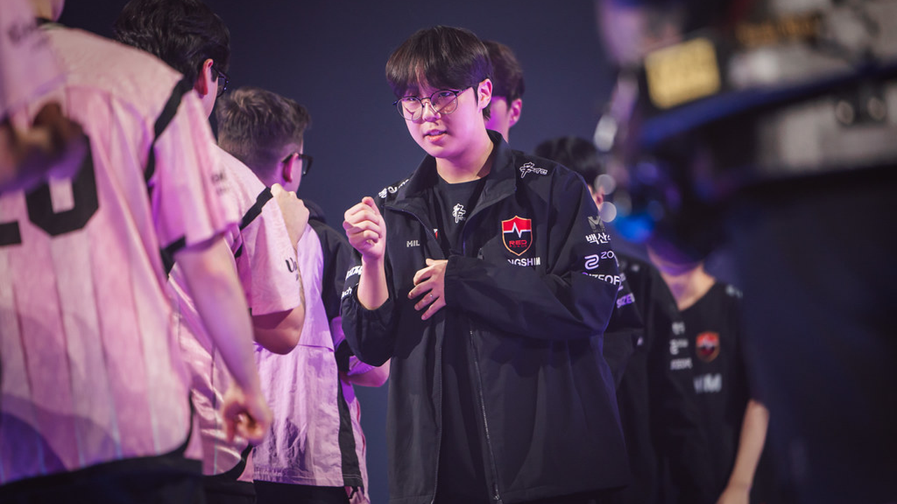 Nongshim RedForce players exchange fist bumps on the VCT Pacific stage
