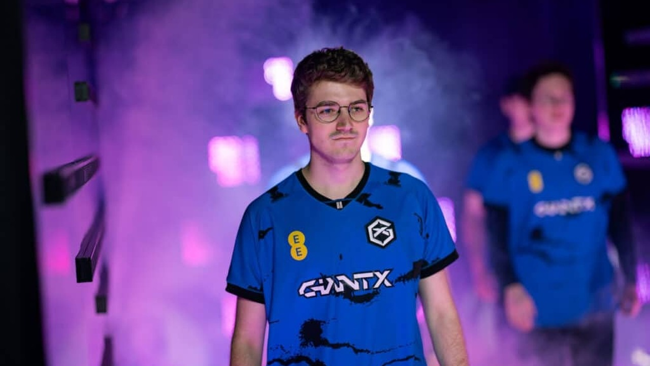 Flickless competes for GIANTX at a Valorant tournament