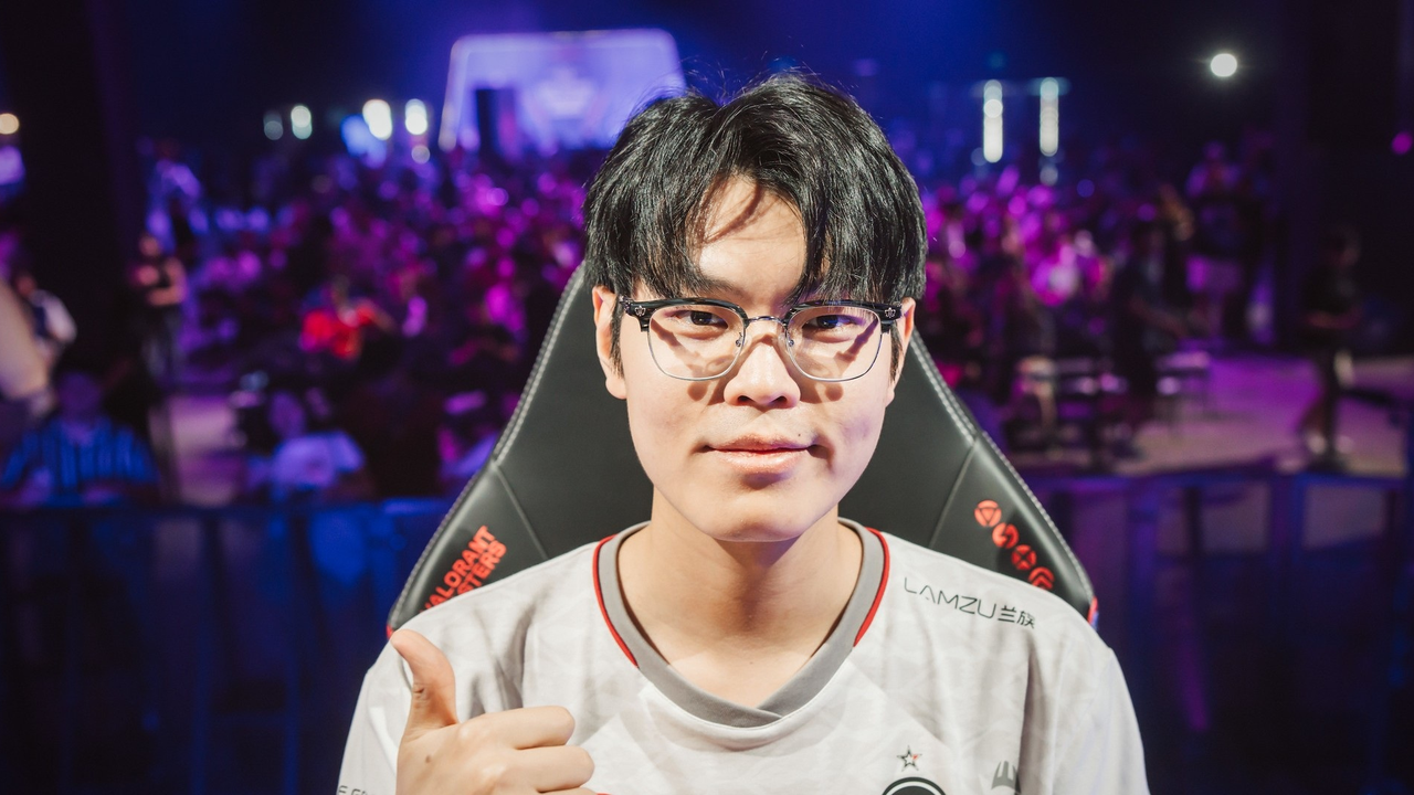 Nova Esports player cb at a Valorant event