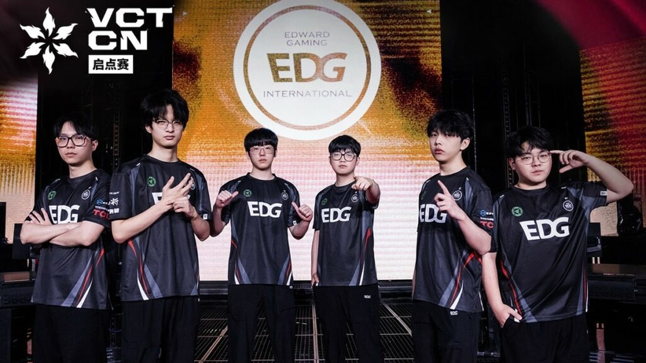EDward Gaming Valorant players stand in a line