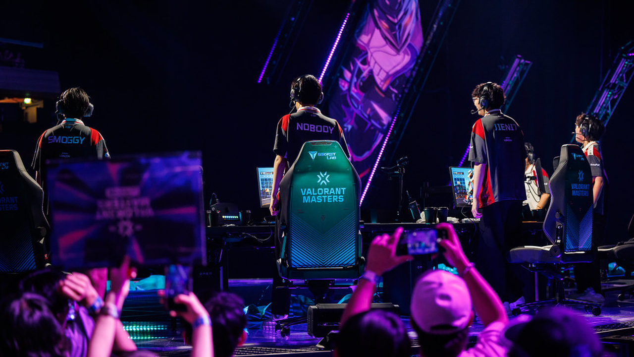 EDward Gaming players on stage at Masters London 2026