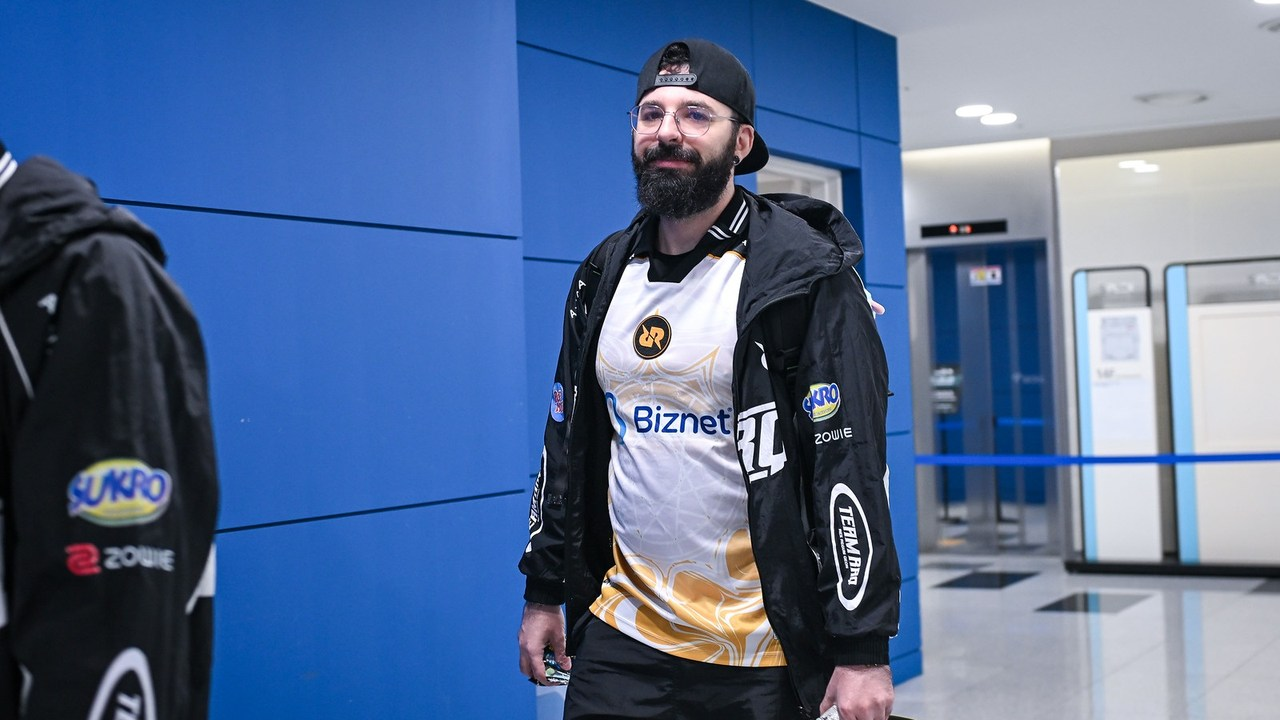 An RRQ Valorant player walks through the tournament venue