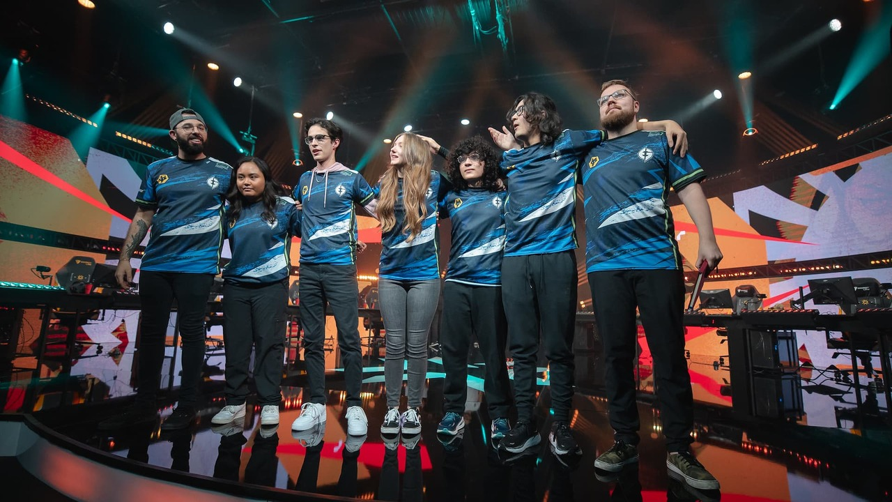 Evil Geniuses Game Changers players stand together on stage