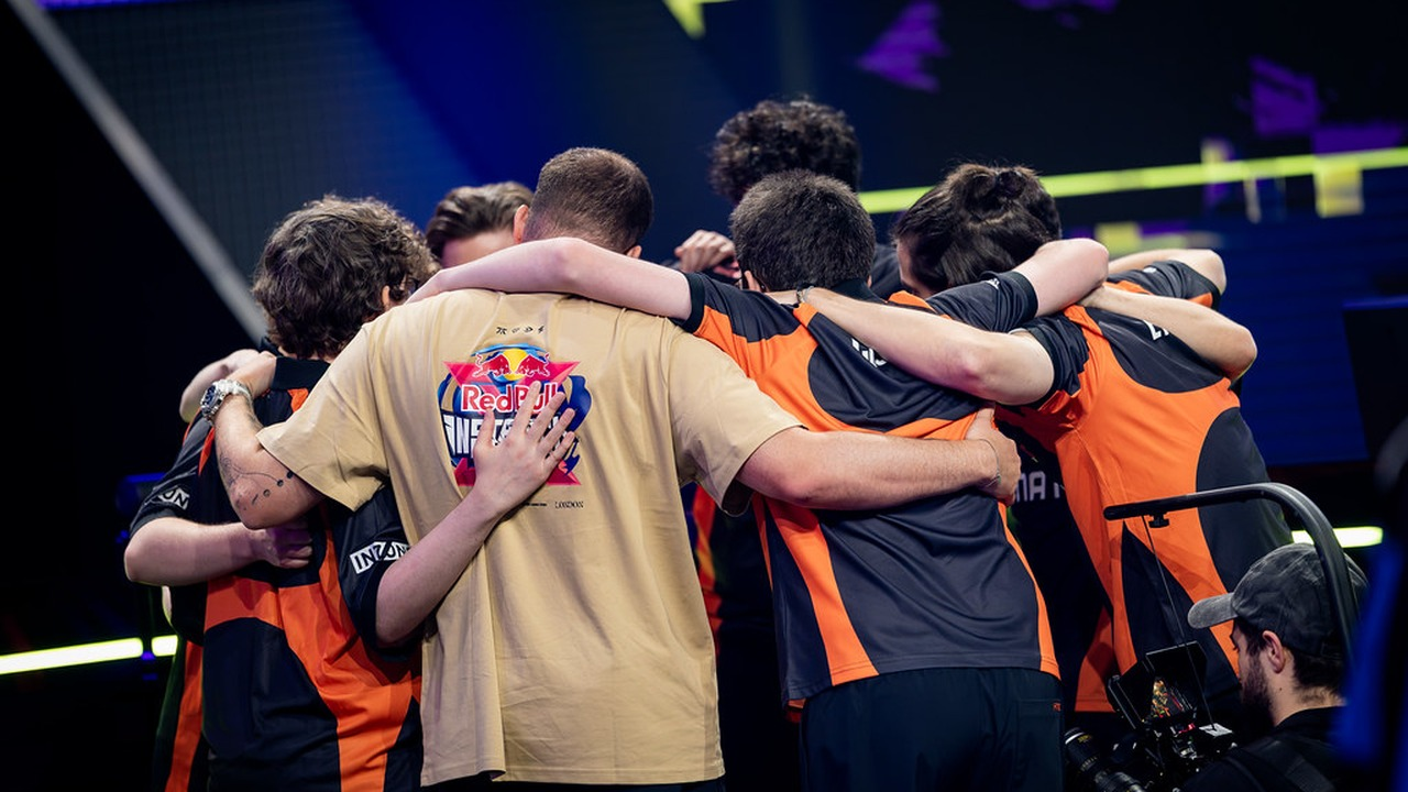 FNATIC Valorant players gather in a team huddle