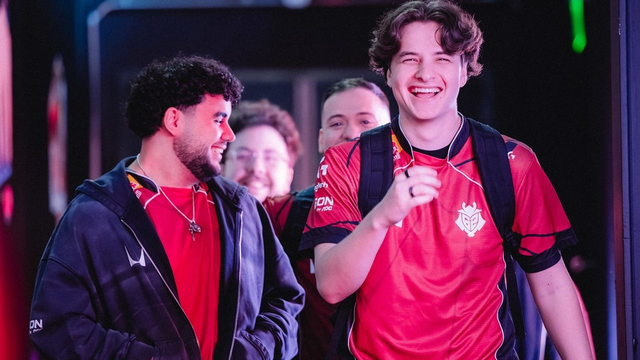 G2 Esports Valorant players stand together