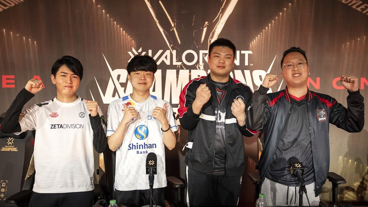 KIWOOM DRX Valorant players pose together