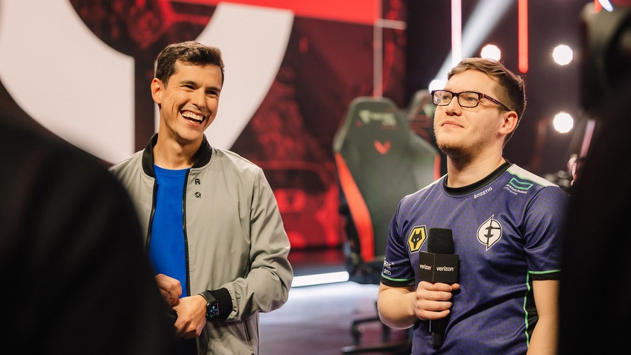 Evil Geniuses Valorant players pose together on stage