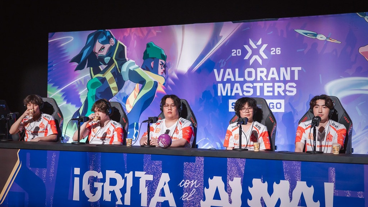 All Gamers players bow together after a Valorant match