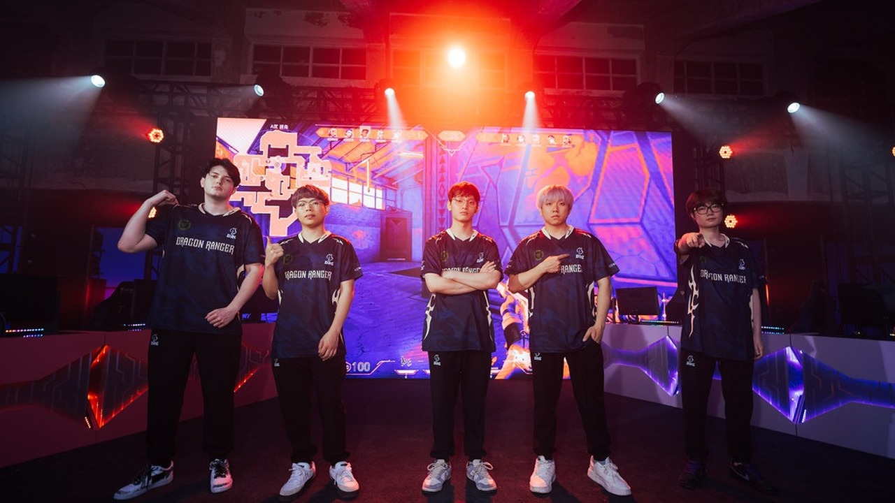 Dragon Ranger Gaming Valorant players stand together on stage