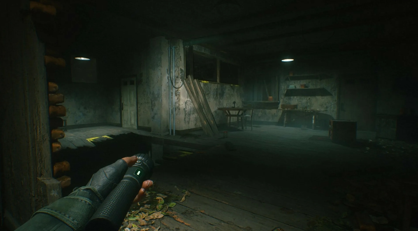 How does the survival mechanics in the game differ from Alien Isolation