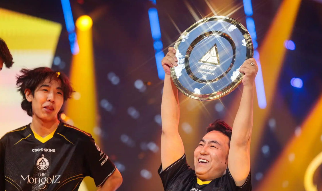 Awarding of tournament winners or CS2 participants