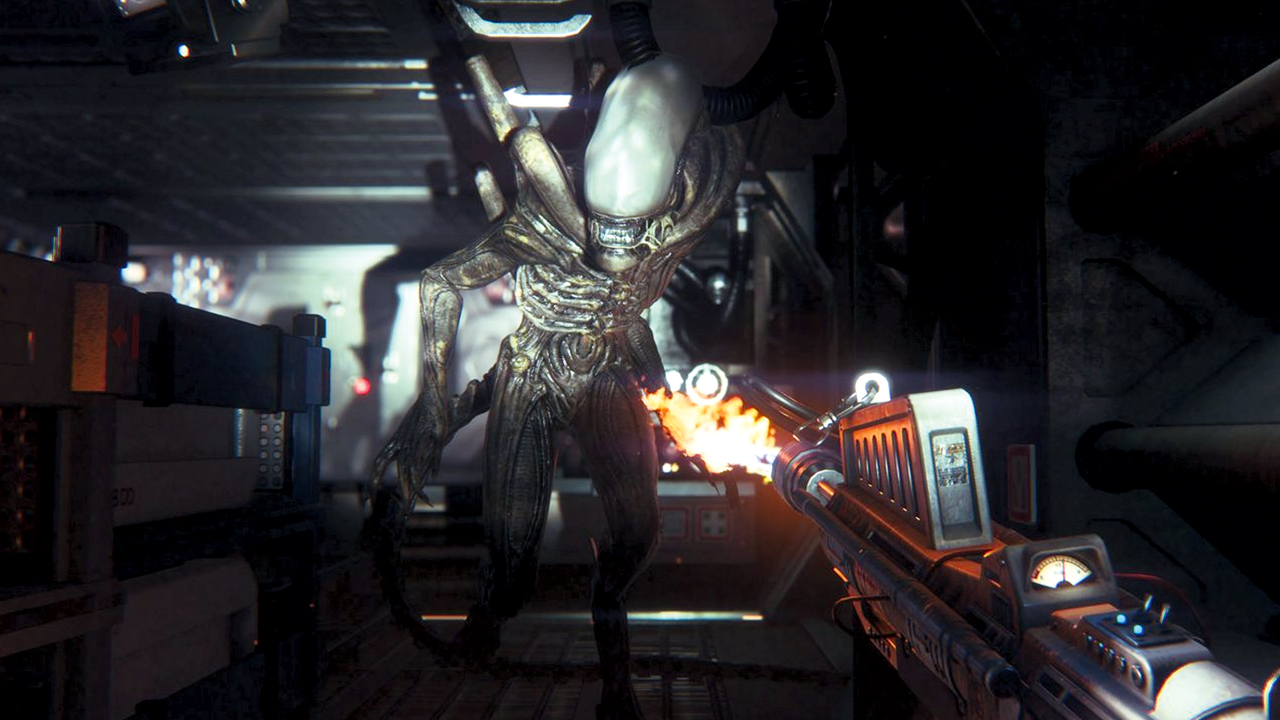 A Xenomorph approaches the player in Alien Isolation