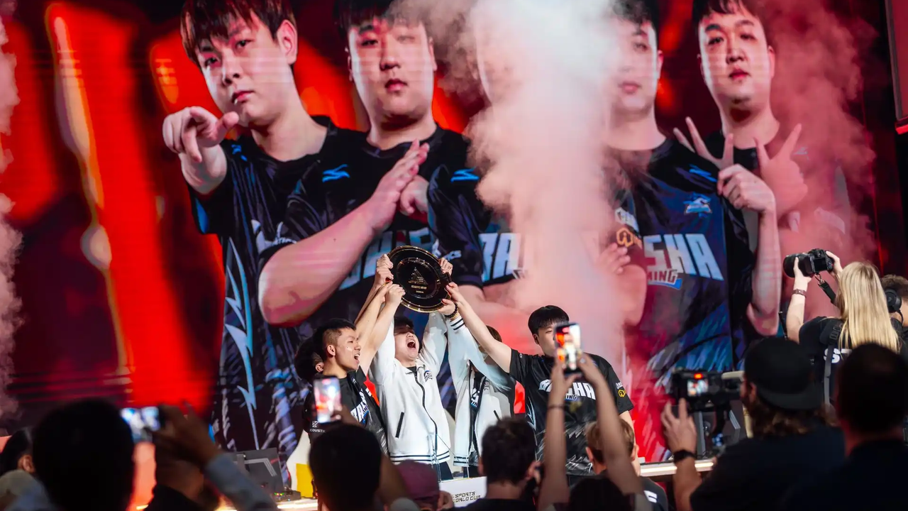 BaiSha won all three maps to claim the CrossFire EWC title