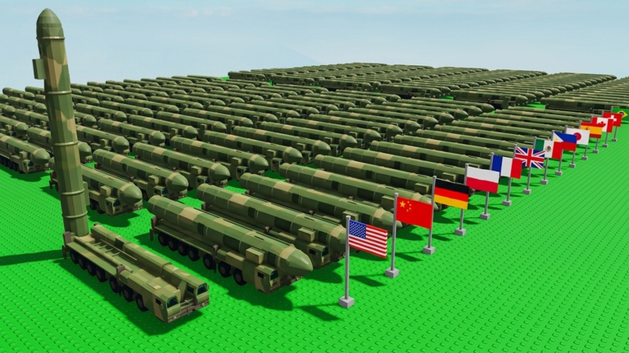 Units defend a base in Mini War