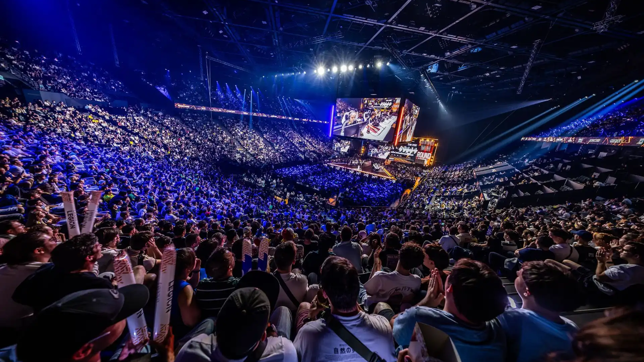 The EWC arena fills before the Counter-Strike final